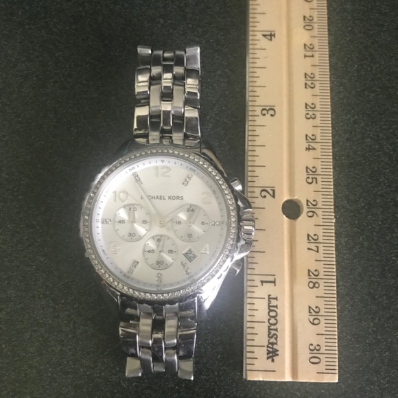 Michael Kors Silver Tone Oversized Stainless Steel Women’s Watch MK5882 - Picture 14 of 14